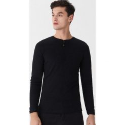 Koszulka z długim rękawem basic - Czarny. Czarne koszulki męskie House, s, bez wzorów, bez kołnierzyka, z długim rękawem, długie. Za 39,99 zł.