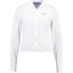 Nike Performance CITY Kurtka do biegania white/reflective silver. Białe kurtki damskie marki Nike Performance, l, z elastanu, do biegania. W wyprzedaży za 230,30 zł.