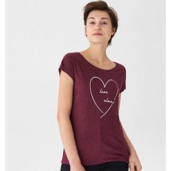 T-shirt z nadrukiem - Bordowy. Czerwone t-shirty damskie House, s, z nadrukiem, bez kołnierzyka. Za 39,99 zł.