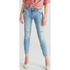 Jeansy slim low rise - Niebieski. Niebieskie jeansy damskie Reserved, bez wzorów, z jeansu. Za 119,99 zł.