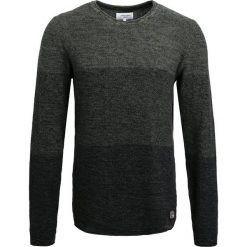Swetry klasyczne męskie: Lindbergh GRADIENT Sweter army/black