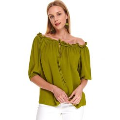 Bluzka z falbanką i wiązaniem. Zielone bluzki damskie Top Secret, bez wzorów, eleganckie, z falbankami, bez rękawów. W wyprzedaży za 39,99 zł.