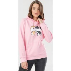 Różowa Bluza Lynnnessa. Różowe bluzy damskie Born2be, s, bez wzorów, bez rękawów, z kapturem. Za 69,99 zł.