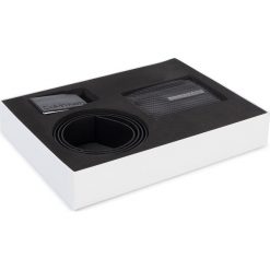 Zestaw upominkowy CALVIN KLEIN - Carbon Giftset Wallet+Belt K50K504955 0K4. Czarne paski męskie Calvin Klein, w paski, ze skóry. Za 399,00 zł.