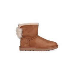 Śniegowce UGG Fluff Bow Mini Chestnut. Kozaki damskie Ugg. Za 899,93 zł.