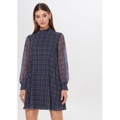 Mini sukienka ze stójką - Szary. Szare sukienki damskie Mohito, s, mini. Za 119,99 zł.