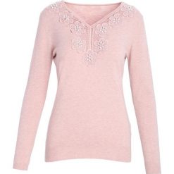 Różowy Sweter Just Wait. Różowe bez kategorii Born2be, m, z aplikacjami, z dekoltem w serek. Za 39,99 zł.