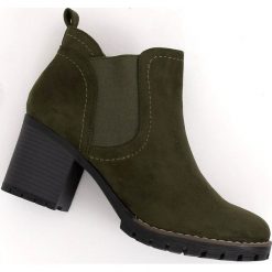 Botki sztyblety na obcasie zielone 8B879 Green. Zielone botki damskie ButyModne, klasyczne, bez obcasa, na obcasie, bez zapięcia. W wyprzedaży za 148,26 zł.