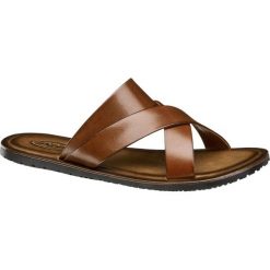 Klapki męskie AM SHOE brązowe. Pomarańczowe klapki męskie AM SHOE, bez wzorów, ze skóry. Za 139,90 zł.