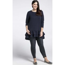 Granatowa Kobieca Tunika z Falbankami PLUS SIZE. Czerwone bluzki damskie Nommo, xl, z poliesteru. Za 124,90 zł.