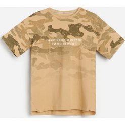 T-shirt moro z napisem -. T-shirty męskie Reserved, z napisami, bez kołnierzyka. Za 35,99 zł.