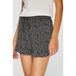 Tally Weijl - Szorty. Czerwone szorty damskie marki TALLY WEIJL, l, z dzianiny, z krótkim rękawem. W wyprzedaży za 39,90 zł.