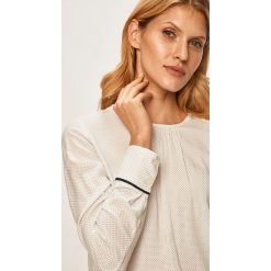 Tommy Hilfiger - Bluzka. Niebieskie bluzki damskie TOMMY HILFIGER, bez wzorów, z wiskozy, z okrągłym kołnierzem, z długim rękawem. W wyprzedaży za 239,90 zł.