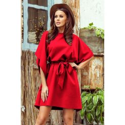 Kristi sukienka motyl - czerwona. Czerwone sukienki damskie numoco, s, bez wzorów, z elastanu, bez kołnierzyka, bez rękawów. Za 159,90 zł.