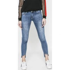 Answear - Jeansy Sporty Fusion. Niebieskie jeansy damskie rurki ANSWEAR, z aplikacjami, z bawełny. W wyprzedaży za 89,90 zł.