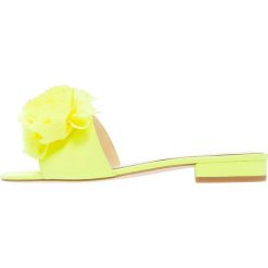 Klapki damskie: Jessica Simpson CARALIN Klapki yellow shock