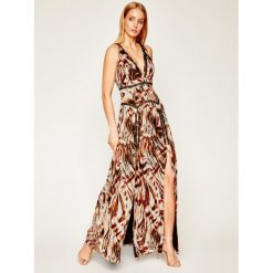 Sukienka koktajlowa Marciano Guess Printed Poly GGT 02G811 7068Z. Pomarańczowe sukienki damskie MARCIANO GUESS, z aplikacjami, z poliesteru, wizytowe, bez kołnierzyka, bez rękawów. W wyprzedaży za 779,00 zł.