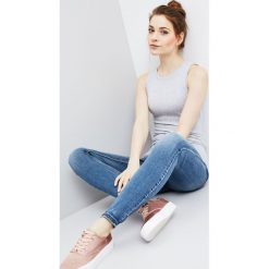 Bluzka top typu basic. Szare bluzki damskie Moodo, xs, bez wzorów, bez kołnierzyka, bez rękawów. Za 9,99 zł.