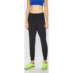 Reebok Classic - Spodnie. Czarne spodnie damskie Reebok Classic, s, bez wzorów, z elastanu, casualowe. W wyprzedaży za 179,90 zł.