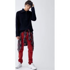 Sweter z golfem i suwakiem. Zielone golfy męskie marki Pull&Bear, m. Za 69,90 zł.