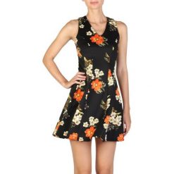 Guess Sukienka Damska S Czarny. Czarne bez kategorii marki Guess, s, z aplikacjami. W wyprzedaży za 385,00 zł.