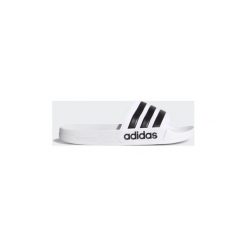 Klapki adidas Klapki adilette Cloudfoam. Białe klapki damskie Adidas, bez wzorów, bez obcasa. Za 99,95 zł.