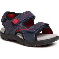 Sandały GEOX - J S.Strada A J0224A 0MECE C0735 S Navy/Red. Niebieskie sandały chłopięce Geox, ze skóry ekologicznej, bez zapięcia. W wyprzedaży za 169,00 zł.