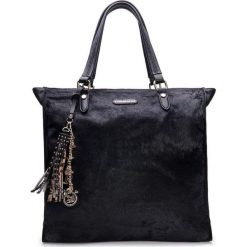 L'Atelier du Sac torebka Agatha 9233 czarna z pashmina. Czarne torebki klasyczne damskie L'Atelier du Sac, bez wzorów, eleganckie, przez ramię, bez dodatków. Za 699,00 zł.