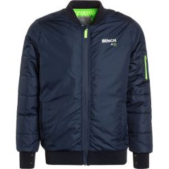 Bench Kurtka przejściowa dark navy blue. Niebieskie kurtki męskie Bench, z poliesteru. W wyprzedaży za 305,10 zł.
