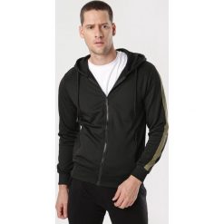 Czarna Bluza Lamepe. Czarne bluzy męskie Born2be, xl, bez wzorów, bez kołnierzyka, bez rękawów, bez kaptura. Za 89,99 zł.