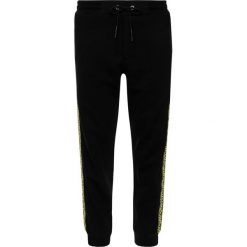 Spodnie dresowe MCQ Alexander McQueen 406536 RNT20 1000. Czarne jeansy męskie McQ Alexander McQueen, m, bez wzorów. W wyprzedaży za 719,00 zł.