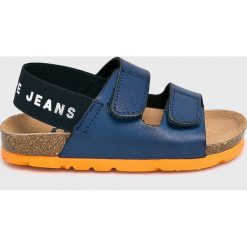 Pepe Jeans - Sandały dziecięce Bio Velcro. Niebieskie sandały chłopięce Pepe Jeans, z jeansu, bez zapięcia. W wyprzedaży za 119,90 zł.