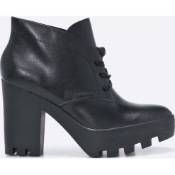 Calvin Klein Jeans - Botki. Czarne botki damskie lity marki Calvin Klein Jeans, z jeansu, na sznurówki. W wyprzedaży za 359,90 zł.
