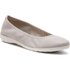Baleriny CAPRICE - 9-22142-22 Grey Jeans Sue 252. Szare baleriny damskie Caprice, bez wzorów, z jeansu, klasyczne, bez obcasa, na płaskiej podeszwie. W wyprzedaży za 149,00 zł.