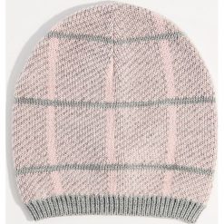 Czapka beanie w kratę - Wielobarwn. Szare czapki zimowe damskie marki Mohito. W wyprzedaży za 9,99 zł.