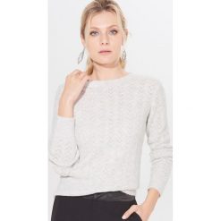 Ażurowy sweter z wełną - Jasny szary. Szare swetry damskie Mohito, s, bez wzorów, z wełny, bez rękawów, bez kaptura. Za 119,99 zł.