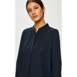 Jacqueline de Yong - Koszula. Niebieskie bluzki damskie Jacqueline de Yong, na co dzień, bez wzorów, z poliesteru, casualowe, ze stójką, z długim rękawem. W wyprzedaży za 49,90 zł.