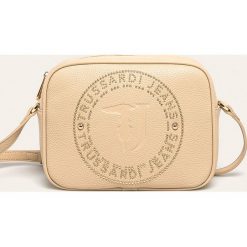 Trussardi Jeans - Torebka. Listonoszki damskie Trussardi Jeans, w paski, z poliesteru, na ramię, małe, z aplikacjami. W wyprzedaży za 269,90 zł.