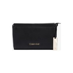 Calvin Klein Enfold Cross body bag Czarny. Czarne torebki klasyczne damskie Calvin Klein, w paski, z materiału, bez dodatków. Za 318,95 zł.