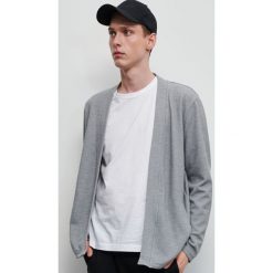 Bluza ze strukturalnej dzianiny - Szary. Szare bluzy męskie Reserved, s, bez wzorów, z dzianiny, bez kołnierzyka, bez rękawów, bez kaptura. Za 89,99 zł.