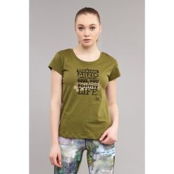 T-shirt w kolorze zielonym. Zielone t-shirty męskie Przygotuj formę na lato, s, z nadrukiem, z okrągłym kołnierzem. W wyprzedaży za 84,95 zł.