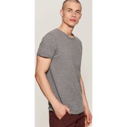 T-shirt z kieszonką - Szary. Szare t-shirty męskie House, s, bez wzorów, bez kołnierzyka. Za 39,99 zł.
