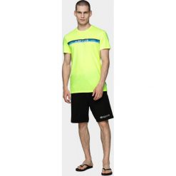 T-shirt męski TSM608 - soczysta zieleń neon - Outhorn. Żółte koszulki męskie Outhorn, m, bez wzorów, z dzianiny, bez kołnierzyka. W wyprzedaży za 29,99 zł.