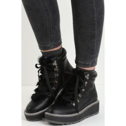 Czarne Traperki Hidden Star. Czarne botki damskie Born2be, retro, bez obcasa, na płaskiej podeszwie, bez zapięcia. Za 99,99 zł.