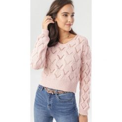 Jasnoróżowy Sweter Echorin. Różowe swetry damskie Born2be, uniwersalny, bez wzorów, bez rękawów, bez kaptura. Za 99,99 zł.