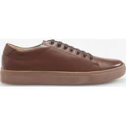 Skórzane sneakersy - Brązowy. Pomarańczowe sneakersy męskie marki Reserved, bez zapięcia. Za 139,99 zł.