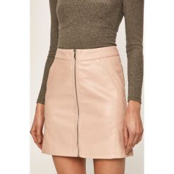 Only - Spódnica. Czarne spódniczki damskie ONLY, ze skóry, casualowe, z podwyższonym stanem, mini, proste. Za 129,90 zł.