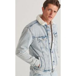 Jeansowa kurtka sherpa - Niebieski. Niebieskie kurtki męskie Reserved, xl, bez wzorów, z jeansu, bez kaptura. Za 169,99 zł.
