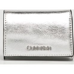 Calvin Klein - Portfel. Szare portfele damskie marki Calvin Klein, ze skóry ekologicznej. Za 229,90 zł.