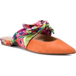 Klapki STEVE MADDEN - Emika SM11000548-03002-802 Org Multi. Pomarańczowe klapki damskie Steve Madden, bez wzorów, z zamszu, bez obcasa, na obcasie. W wyprzedaży za 299,00 zł.